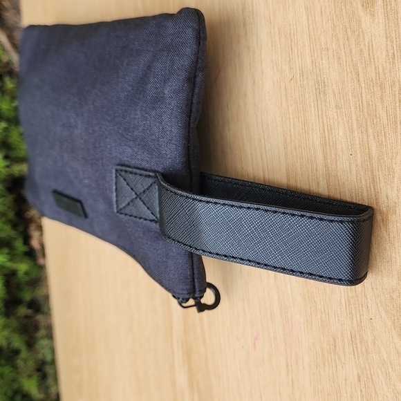 Salvatore Ferragamo Dark Gray Perfume Avianca Zip Around Bag Travel - Picture 3 of 12